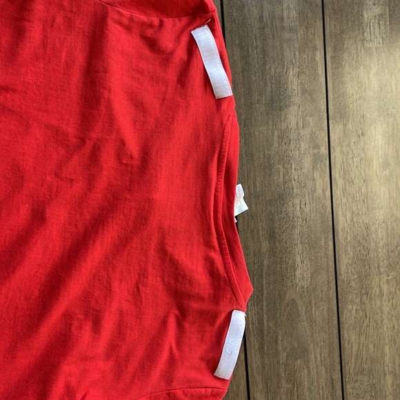 Wonder Woman T-Shirt with Velcro Cape, Used and Washed Once, Size XL - Picture 3 of 8